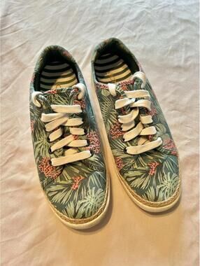 Vionic Women's Sunny Hattie Lace-up Sneaker size 9